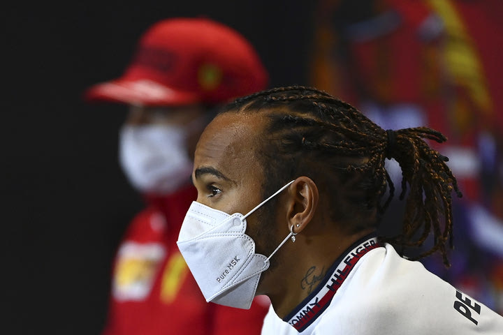 Χάμιλτον: “Θα φύγω από τη Formula 1 και δεν θα έχω οδηγήσει για τη Ferrari”