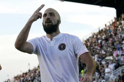 Ιγκουαΐν: “Στη Ρεάλ σκόραρα 26 γκολ και μου έφεραν τον Μπενζεμά και τον Κακά, πόσα γκολ έπρεπε να βάλω;”