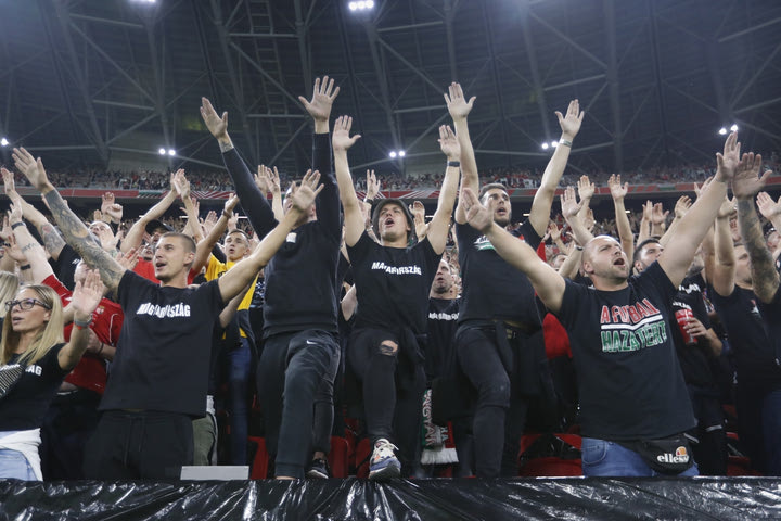 Ο Υπουργός Εξωτερικών της Ουγγαρίας απάντησε στους Άγγλους με video από τις αποδοκιμασίες τους στην Ιταλία