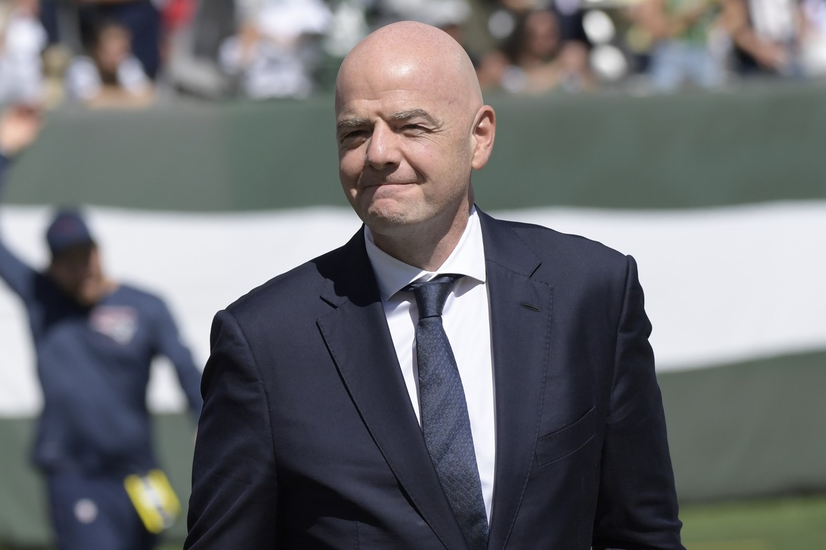 Κωλοτούμπα Ινφαντίνο: Η FIFA απέσυρε το σχέδιο για ιδιώτες επενδυτές στο Μουντιάλ μετά τις σφοδρές αντιδράσεις                                          Κωλοτούμπα Ινφαντίνο: Η FIFA απέσυρε το σχέδιο για ιδιώτες επενδυτές στο Μουντιάλ μετά τις σφοδρές αντιδράσεις