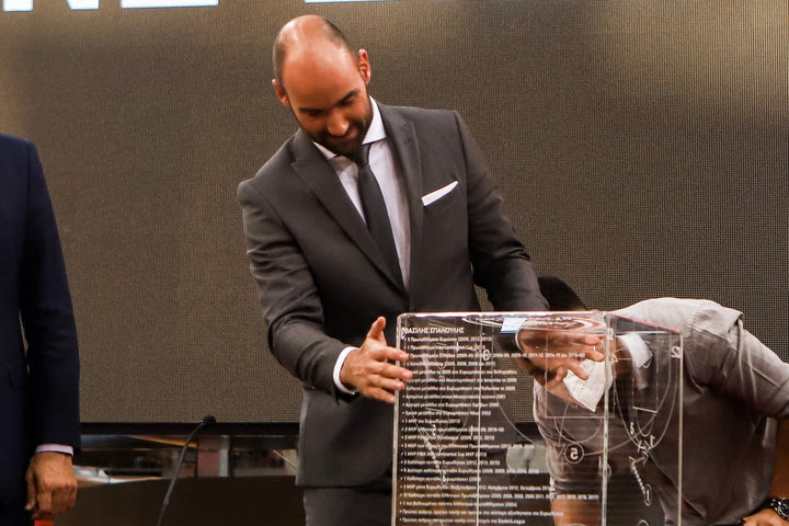 Ο κύβος με το “Σύστημα Σπανούλης”: Το ξεχωριστό δώρο του Ολυμπιακού στον Kill Bill