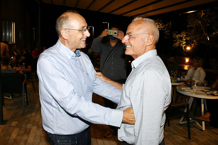 Ο Βαγγέλης Λιόλιος και οι συνεργάτες του πανηγύρισαν την εκλογή του στην προεδρία της ΕΟΚ στο “Promitheas Park”
