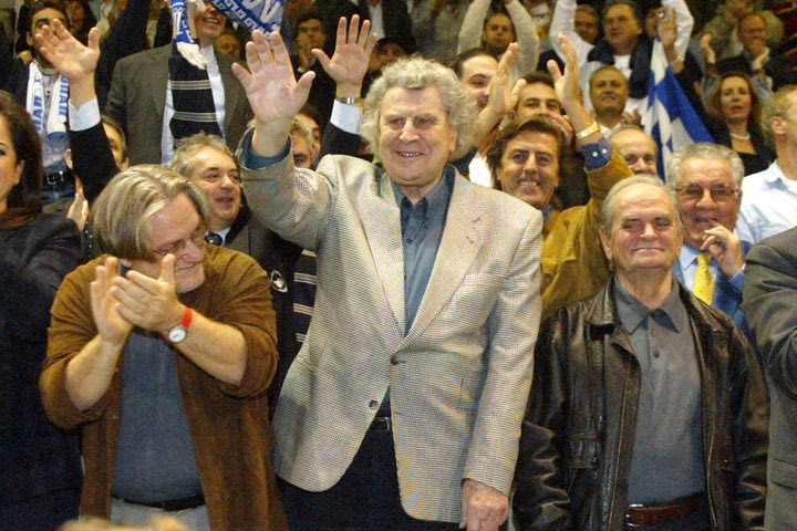 Μίκης Θεοδωράκης: Η συγκλονιστική του παρουσία στη Λεωφόρο στο Ελλάδα – Β. Ιρλανδία και η προσφορά του ύμνου της Εθνικής μας