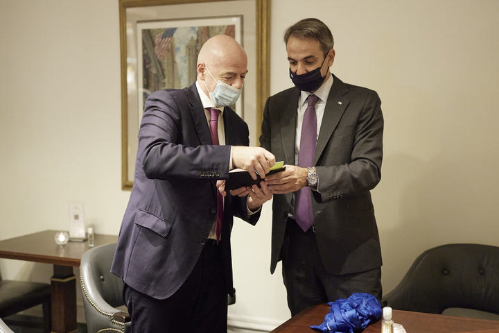 Ο Μητσοτάκης συναντήθηκε στη Ντόχα με τον πρόεδρο της FIFA