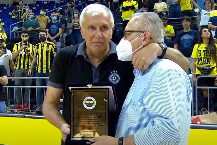 Η Φενέρμπαχτσε βράβευσε τον Ομπράντοβιτς στην επιστροφή του στην Κωνσταντινούπολη