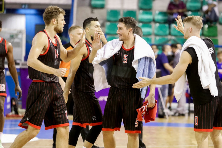 Ολυμπιακός – Ζενίτ 88-65: Επιβλητική νίκη στην πρεμιέρα του τουρνουά της Κύπρου με 11 τρίποντα και ασταμάτητο Βεζένκοβ