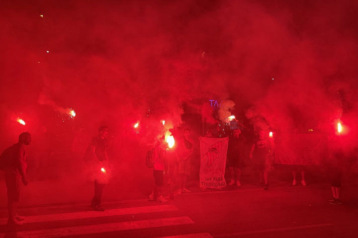 Ολυμπιακός: Υποδοχή της αποστολής στη Ρόδο από οπαδούς