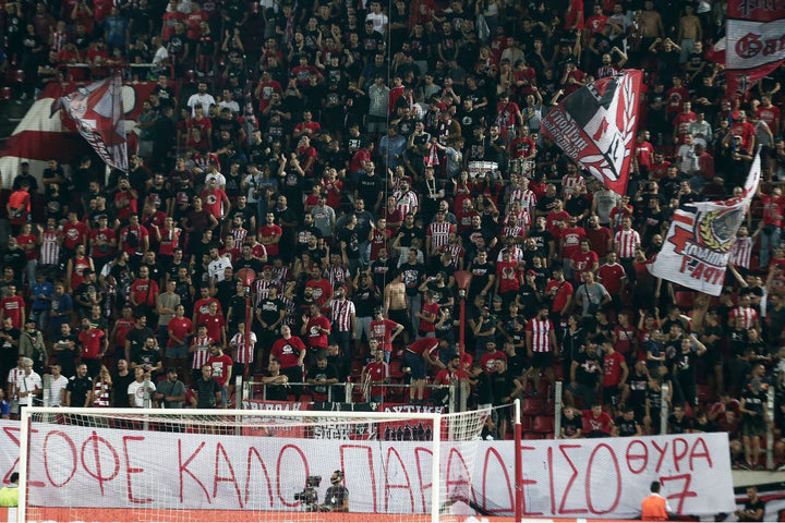 Ντούσαν Ίβκοβιτς: Πανό για τον “Σοφό” στο “Γεώργιος Καραϊσκάκης”