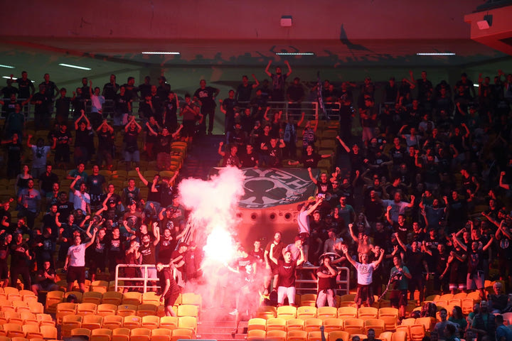 Τα συνθήματα των οπαδών του Παναθηναϊκού για Παύλο και Θανάση Γιαννακόπουλο