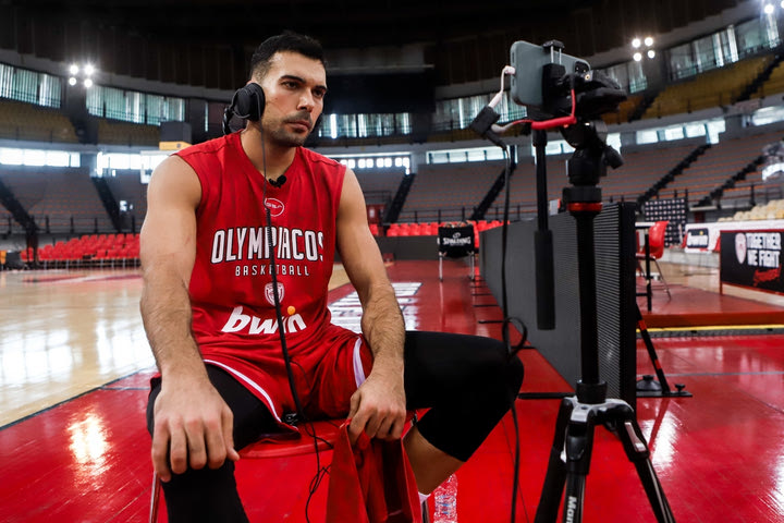 Ο Κώστας Σλούκας αποκλειστικά στο SPORT24 και στο Show Must Go On: “Είμαι πολύ πιο Έλληνας απ’ όλους αυτούς που μου είπαν για τη σημαία”