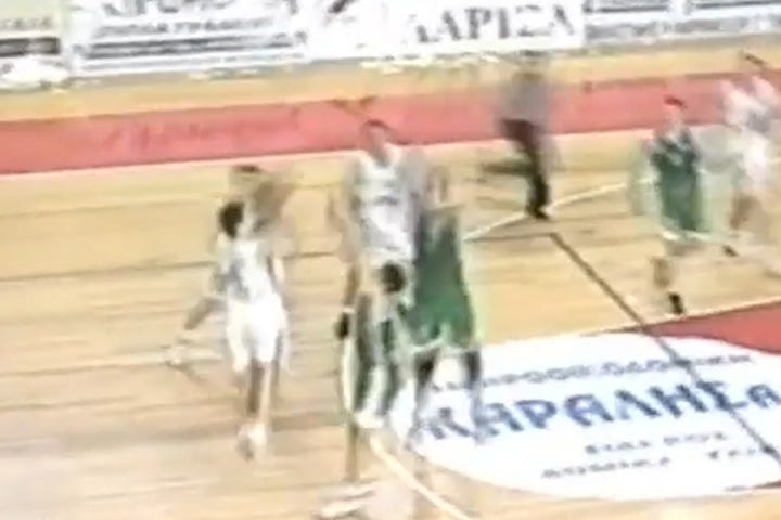 Βασίλης Σπανούλης: Το πρώτο νικητήριο τρίποντο της καριέρας του με την Λάρισα