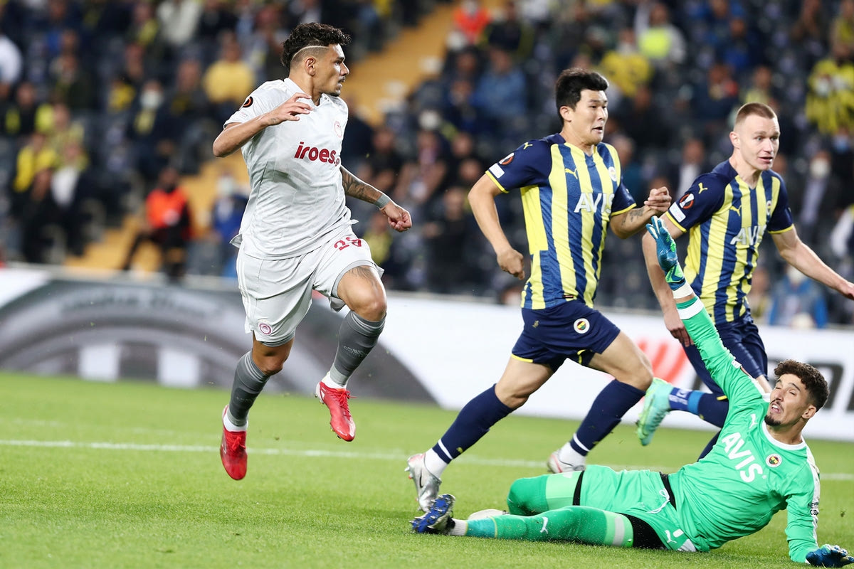 Ο Τικίνιο έκανε το 1-0 για τον Ολυμπιακό κόντρα στην Φενέρμπαχτσε