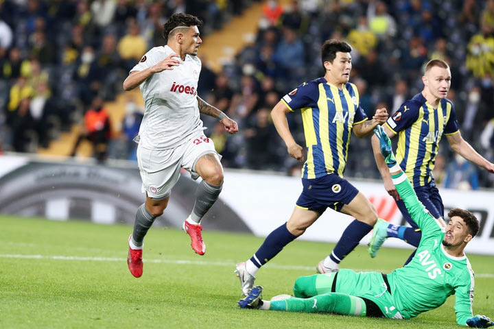 Ο Τικίνιο έκανε το 1-0 για τον Ολυμπιακό κόντρα στην Φενέρμπαχτσε