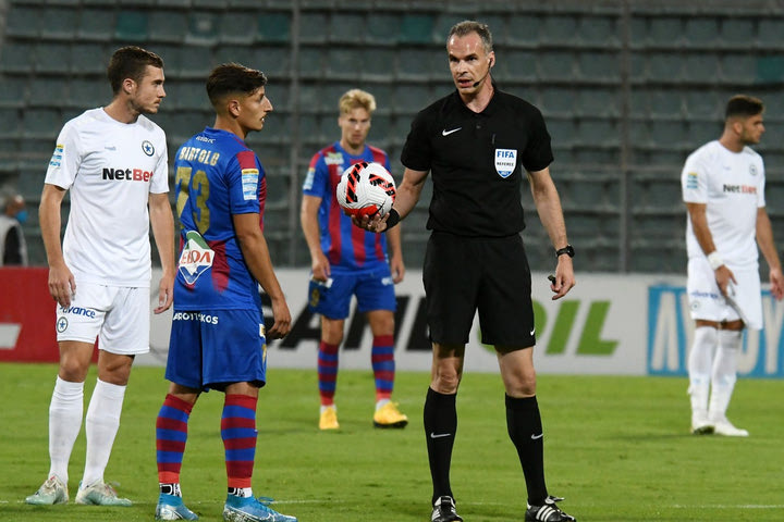 Super League Interwetten: Έλληνες διαιτητές και ξένοι στο VAR για την 15η αγωνιστική