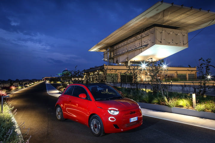 Η Fiat, ο μεγαλύτερος κρεμαστός κήπος και ο Μπόνο