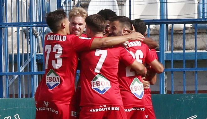 Ο Φαν Βέρτ με κεφαλιά το 2-0 για το Βόλο