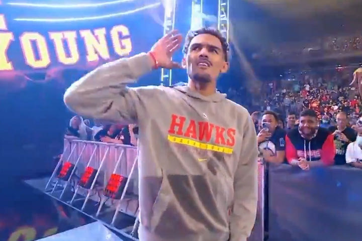 Ο Τρέι Γιανγκ βρέθηκε σε αγώνα WWE στο MSG, αποδοκιμάστηκε από το κοινό της Νέας Υόρκης και αποβλήθηκε