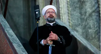 Πώς ο ιμάμης της Αγιας Σοφιάς κατάφερε να εξοργίσει τους κοσμικούς στην Τουρκία