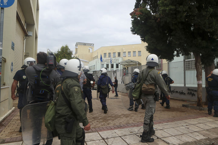 Το «φίδι» ξαναχτυπά: Επίθεση ακροδεξιών σε μέλη της ΚΝΕ στη Θεσσαλονίκη