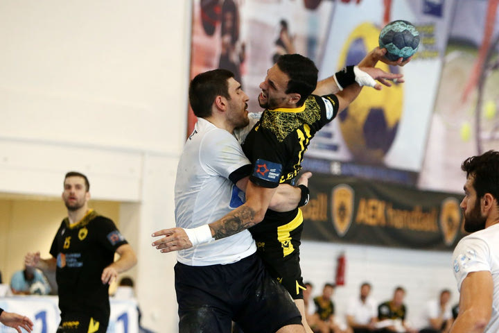 Handball Premier: Εύκολα η ΑΕΚ, 31-22 το Δούκα πριν τον Ολυμπιακό