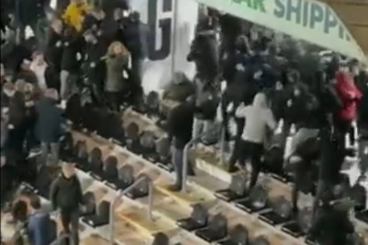 Χεράκλες – Άγιαξ: Ξύλο στις κερκίδες με οπαδούς των δύο ομάδων