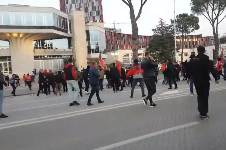 Αλβανία – Πολωνία: Επεισόδια στα Τίρανα πριν από τον αγώνα για τα προκριματικά του Μουντιάλ 2022