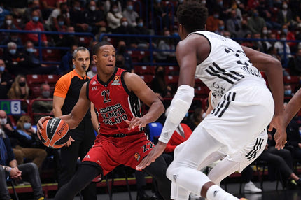 Αρμάνι Μιλάνο – Βιλερμπάν 73-72: Ο Χολ με τρίποντο στα 27” την κράτησε αήττητη