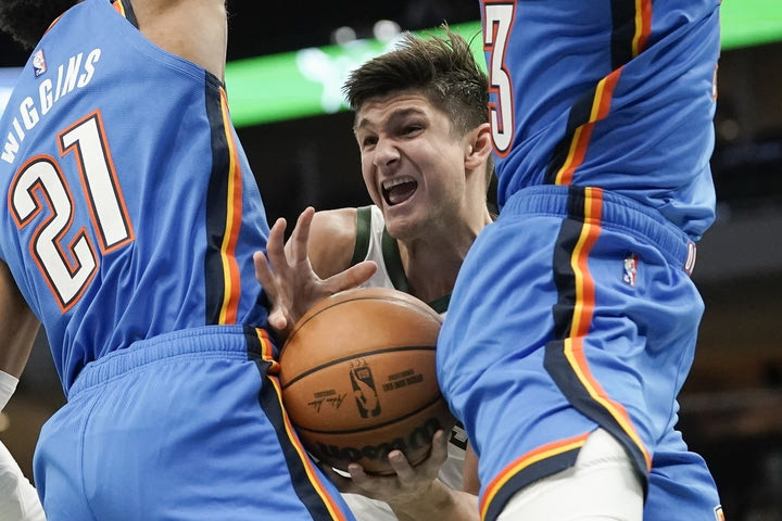 Οι Μπακς κράτησαν τον Άλεν με πρόωρη επέκταση συμβολαίου