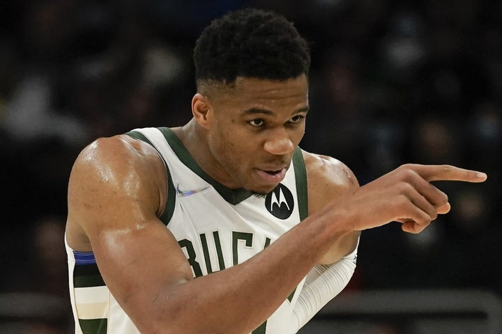 Γιάννης Αντετοκούνμπο: 4ος ΝΒΑερ σε έσοδα βάσει συμβολαίου και χορηγιών με 80.3 εκατ. δολάρια, πρώτος ο ΛεΜπρόν