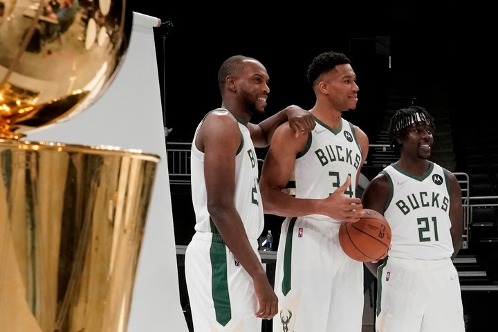 Το roster των Μιλγουόκι Μπακς για τη regular season, τα 14+2 συμβόλαια και η ανοιχτή θέση