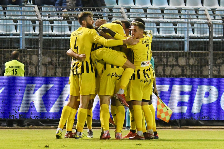 Λαμία – Άρης 0-1: Κίτρινη απόδραση από αέρος με Μπράμπετς