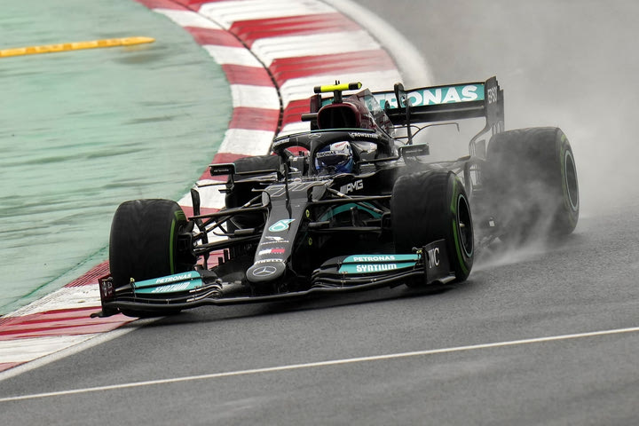 Formula 1, GP Τουρκίας: Περίπατος του Μπότας στη βροχερή Πόλη, δεύτερος ο Φερστάπεν και πέμπτος ο Χάμιλτον