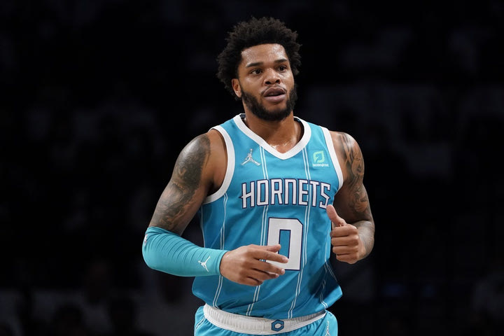 NBA, Χόρνετς: Ξεκίνησαν συζητήσεις για την επιστροφή του Μάιλς Μπρίτζες