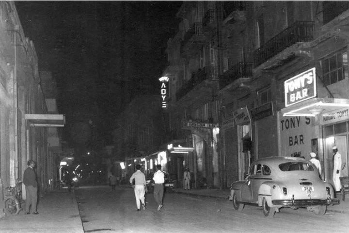 Βούρλα – Τρούμπα: Μια ιστορική περιήγηση στο χώρο του περιθωρίου και της πορνείας του Πειραιά