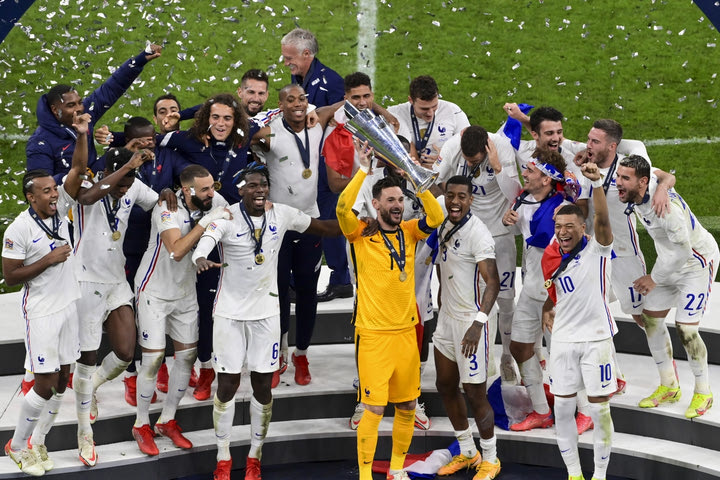 Η απονομή του τροπαίου του Nations League στους Γάλλους