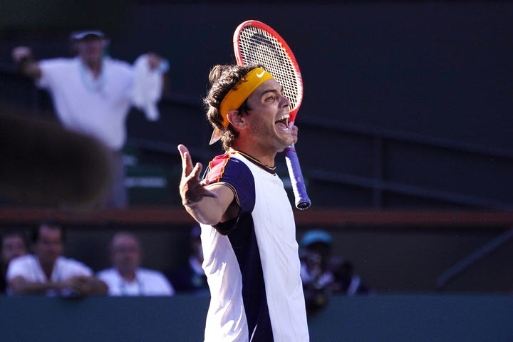 Indian Wells: Τρομερός Φριτζ πέταξε έξω και τον Ζβέρεφ