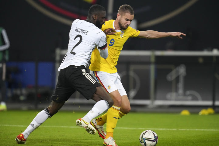 Η Γερμανία έκανε το 1-1 κόντρα στην Ρουμανία με τον Γκνάμπρι