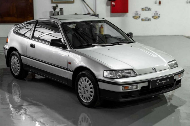 Πωλείται ολοκαίνουριο Honda CRX του ’90 με μόλις 17 km στο κοντέρ