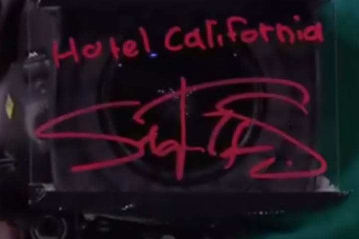 Τσιτσιπάς: Έγραψε “Hotel California” στην κάμερα μετά την νίκη του επί του Πορτέρο