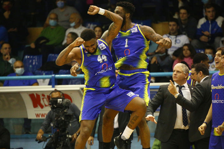 Ηρακλής – Περιστέρι 76-79: Τα μεγάλα τρίποντα του Μίλερ και του ΜακΚρί σίγησαν το Ιβανώφειο