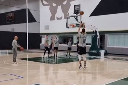 Αποστολή του SPORT24 στο Μιλγουόκι: Η σκληρή δουλειά του Καλαϊτζάκη στο σουτ πριν από την πρεμιέρα των Μπακς