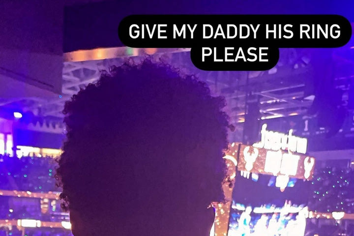 Γιάννης Αντετοκούνμπο: Η υπέροχη φωτογραφία του γιου του και το μήνυμα “δώστε στον μπαμπά μου το δαχτυλίδι”