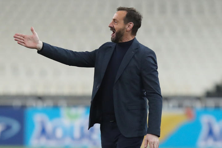 Μάντζιος: “Έγιναν απίστευτα πράγματα και εντός και εκτός γηπέδου, η δικιά μας ομάδα έπρεπε να κερδίσει”