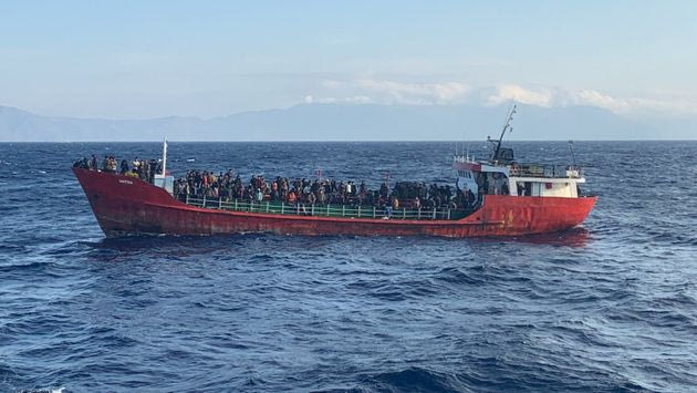 Το «θρίλερ» του πλοίου με τους 400 μετανάστες και η συνάντηση Μπάιντεν- Ερντογάν: Πώς συνδέονται