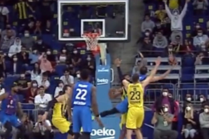 Φενέρμπαχτσε – Μπαρτσελόνα: Το απίθανο buzzer-beater του Μίροτιτς που χάρισε τη νίκη στους μπλαουγκράνα