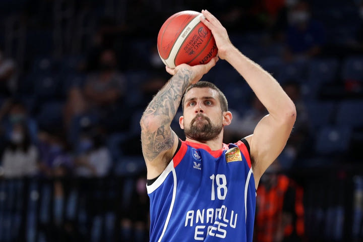 EuroLeague: Η Αναντολού Εφές ψάχνει το 3-1 με την Αρμάνι για να πάει Final Four, τα ρέστα τους οι Ιταλοί