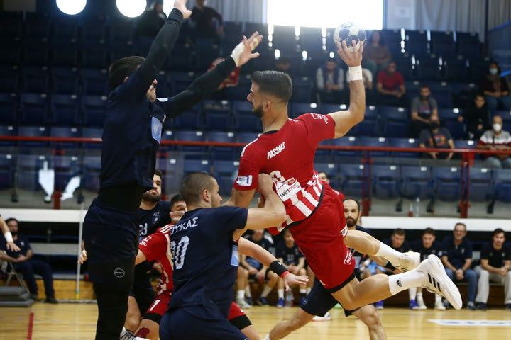 Handball Premier: Συνέχισαν με νίκες Ολυμπιακός και ΠΑΟΚ