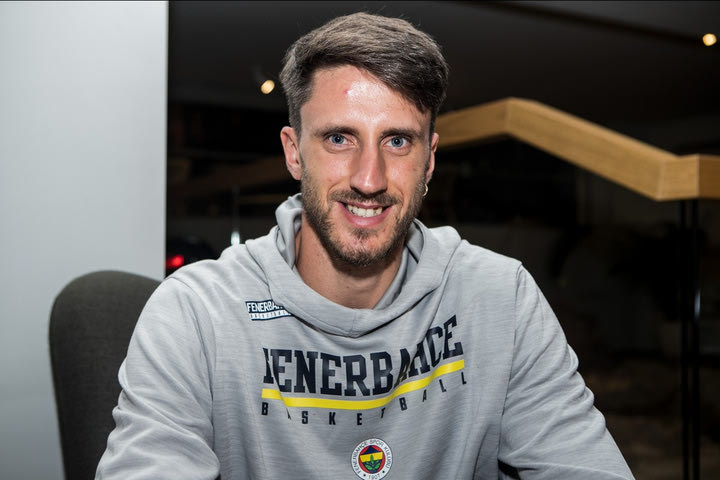 Ο Ακίλε Πολονάρα στο SPORT24: “Καλύτερα να ζεις με την καθημερινή πίεση της νίκης, παρά να μην σε ενοχλεί η ήττα”