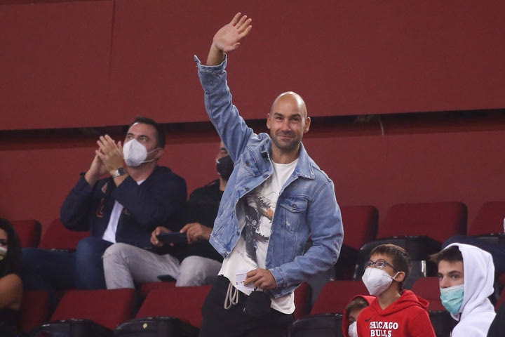 Ο κόσμος του Ολυμπιακού αποθέωσε τον Σπανούλη