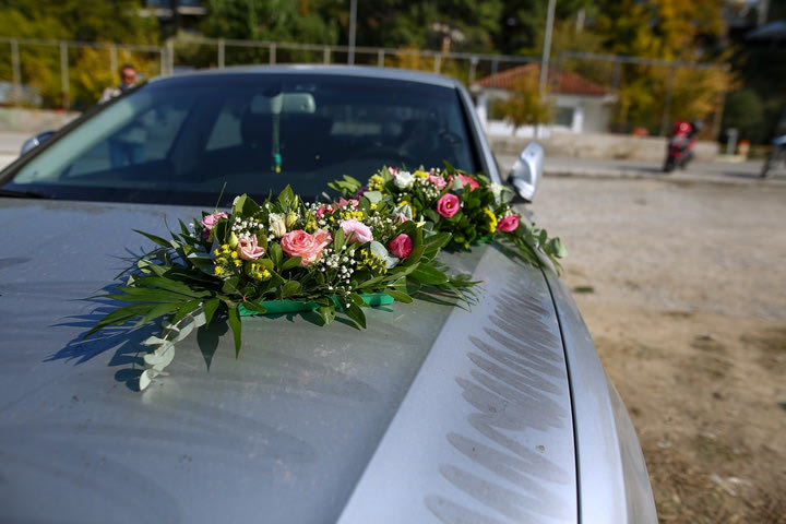 Νίκος Τσουμάνης: Τα λουλούδια στο καπό του αυτοκινήτου όπου βρέθηκε νεκρός